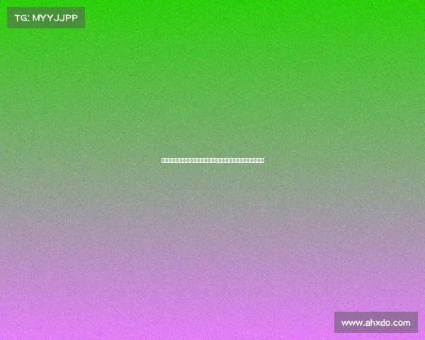 电竞比赛衣服掉了—激战正酣电竞选手赛场突发意外走光尴尬瞬间